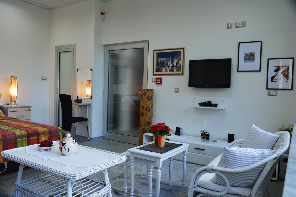 Ferienwohnung Studio Two Roses Split Exterior foto