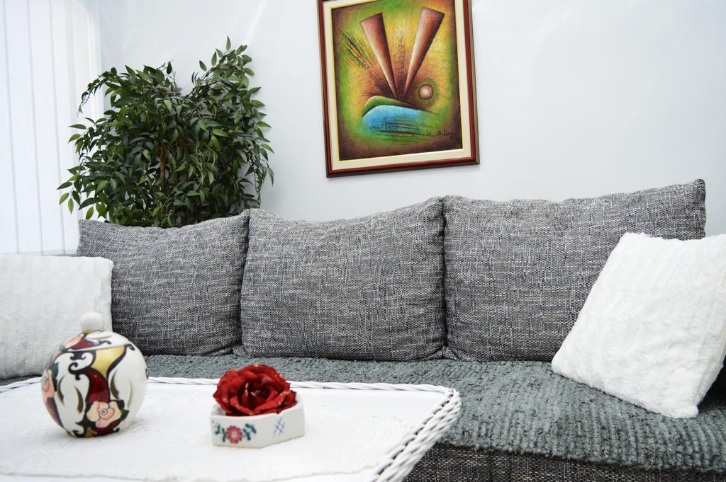 Ferienwohnung Studio Two Roses Split Exterior foto